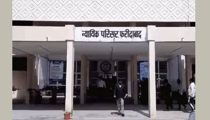 फरीदाबाद सेक्टर-12 जिला कोर्ट के प्रवेश द्वार पर सुरक्षा जांच के दौरान देसी कट्टा बरामद होने का मामला