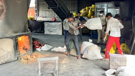 फरीदाबाद पुलिस की ड्रग डिस्पोजल कमेटी द्वारा जब्त नशीले पदार्थों का निस्तारण