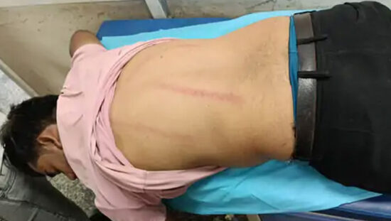 फरीदाबाद के गांव सोतई में ग्रीनफील्ड एक्सप्रेसवे के जमीन मुआवजे को लेकर किसानों के धरने के दौरान पुलिस की कार्रवाई।