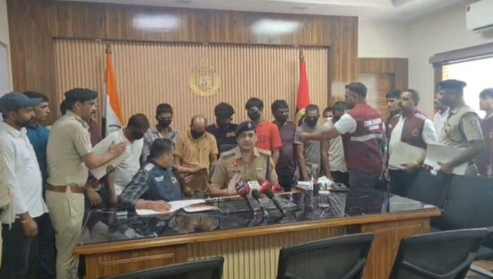 फरीदाबाद पुलिस ने वाहन चोरी के पांच गिरोह का पर्दाफाश कर 21 चोरी के वाहन बरामद किए