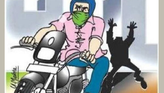 फरीदाबाद में वाहन चोरी के मामलों में गिरफ्तार चार आरोपी और बरामद मोटरसाइकिल