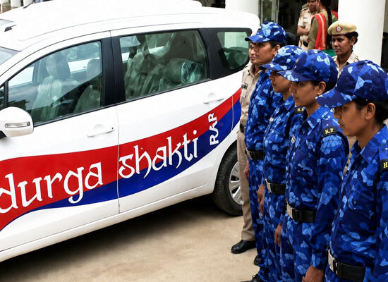 फरीदाबाद पुलिस की महिला WERV टीम रात में महिला सुरक्षा के लिए गश्त करती हुई