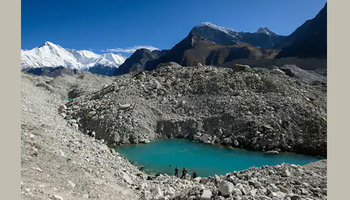 हिमालय के ग्लेशियरों पर कालिख और प्रदूषण से तेजी से पिघलती बर्फ