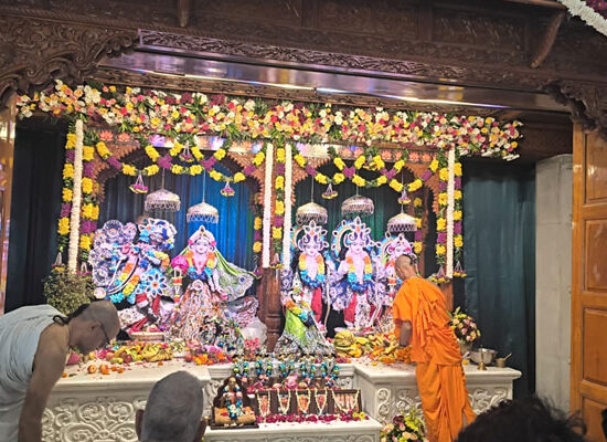 फरीदाबाद सेक्टर-37 इस्कॉन मंदिर में जन्माष्टमी समारोह