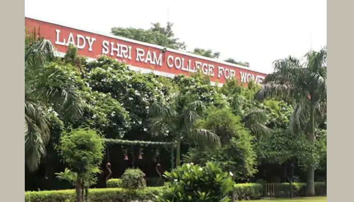 दिल्ली के लेडी श्रीराम कॉलेज में गैंगरेप मामले और पुलिस मुठभेड़ के बाद ऑनलाइन क्लास शुरू होने से जुड़ी खबर।