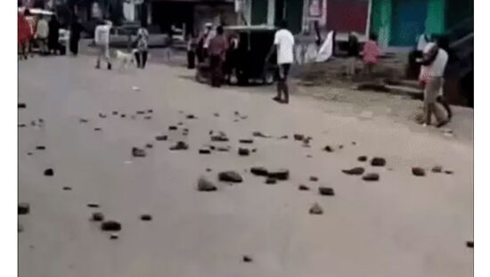 मणिपुर के पहाड़ी इलाकों में हिंसा और नाकेबंदी के बीच प्रभावित जनजीवन