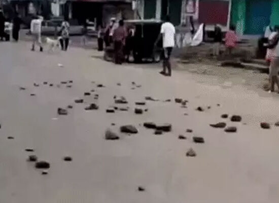 मणिपुर के पहाड़ी इलाकों में हिंसा और नाकेबंदी के बीच प्रभावित जनजीवन
