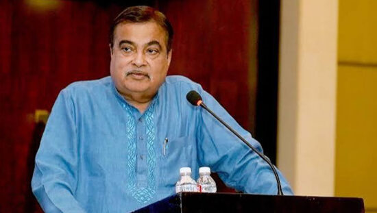 केंद्रीय मंत्री नितिन गडकरी मुंबई-गोवा हाईवे परियोजना में देरी पर बयान देते हुए