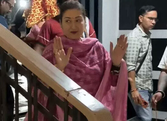 Sunita Ahuja welcomes Ganpati Bappa alone during Ganesh Chaturthi celebration