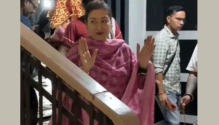 Sunita Ahuja welcomes Ganpati Bappa alone during Ganesh Chaturthi celebration