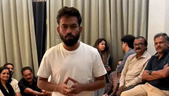 बेंगलुरु में SIR के खिलाफ CJP चप्पल प्रदर्शन में ध्रुव राठी और प्रकाश राज