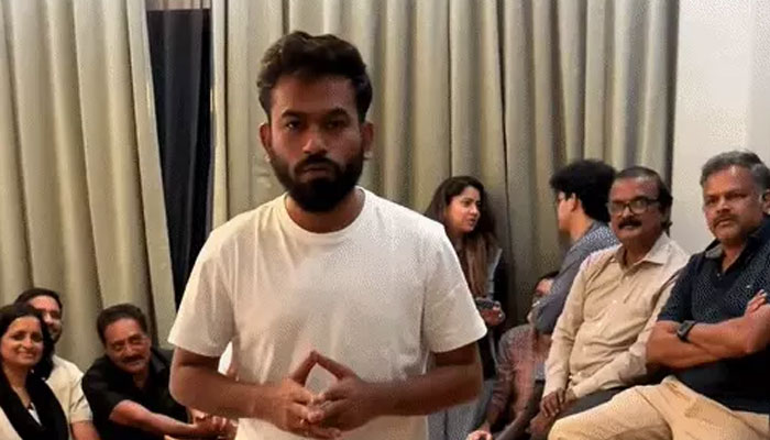 बेंगलुरु में SIR के खिलाफ CJP चप्पल प्रदर्शन में ध्रुव राठी और प्रकाश राज