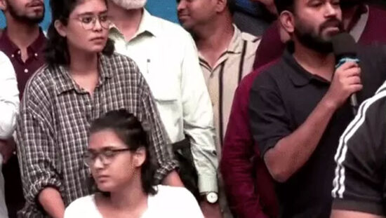 दिल्ली में CJP संस्थापक अभिजीत दीपके, AISA अध्यक्ष नेहा बोरा, प्रशांत भूषण और प्रकाश राज की संयुक्त प्रेस कॉन्फ्रेंस।
