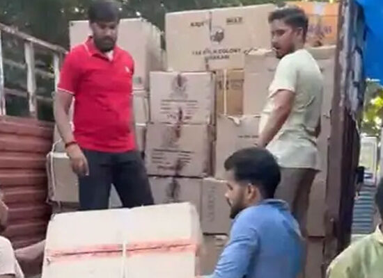 फरीदाबाद में क्राइम ब्रांच द्वारा गोदाम से बरामद किए गए 7,270 किलो पटाखे