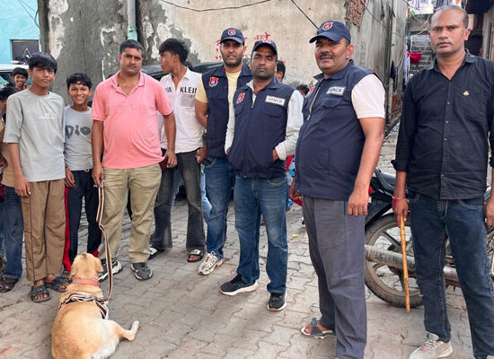 फरीदाबाद की राहुल कॉलोनी और एनडी पहाड़ी में नार्को डॉग चार्ली के साथ नशा विरोधी सर्च ऑपरेशन करती HSNCB टीम