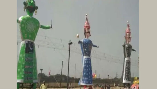 फरीदाबाद के सेक्टर-30 दशहरा महोत्सव में रावण, मेघनाथ और कुंभकरण के विशाल पुतले