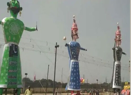 फरीदाबाद के सेक्टर-30 दशहरा महोत्सव में रावण, मेघनाथ और कुंभकरण के विशाल पुतले