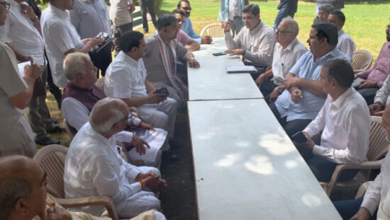 फरीदाबाद में पर्यावरण समिति की बैठक करते राम कुमार कश्यप