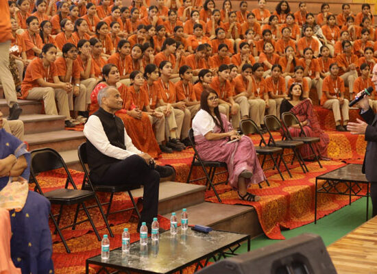 जीवा पब्लिक स्कूल फरीदाबाद में फिनलैंड के शिक्षा निदेशक अरी लिंडेमैन