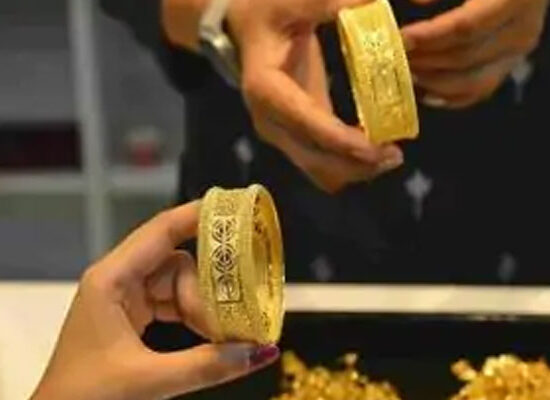 Gold jewellery and silver bars representing the decline in gold and silver prices during September.