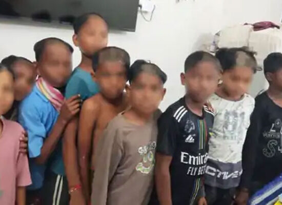 महाराष्ट्र के चंद्रपुर आश्रम स्कूल में छात्रों के आधे बाल काटने का मामला
