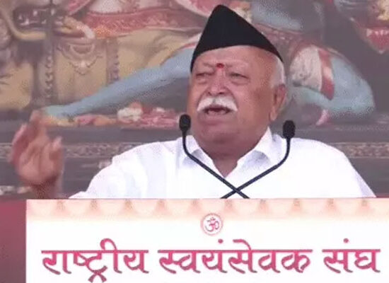 नागपुर में RSS प्रमुख मोहन भागवत विजयादशमी उत्सव को संबोधित करते हुए
